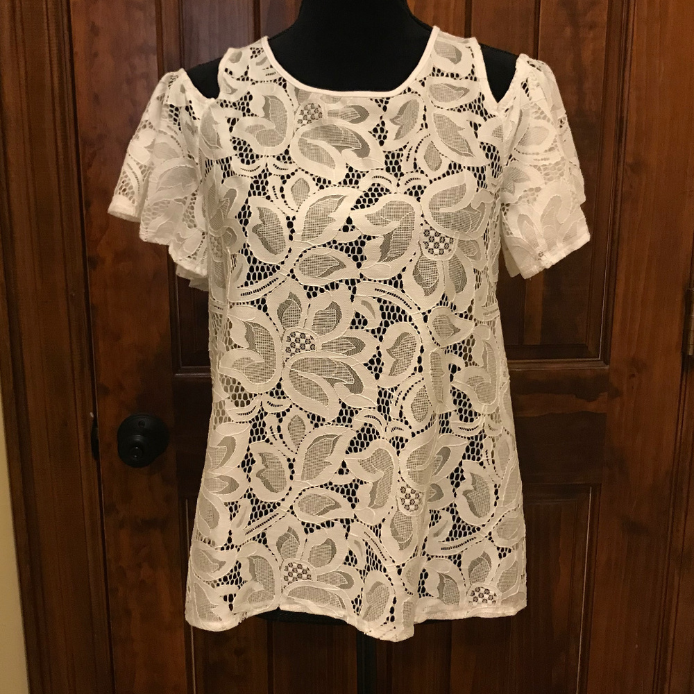 NWOT lace cold-shoulder blouse w/flutter sleeves